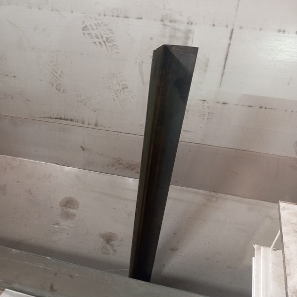 Уголок горячекатаный неравнополочный стальной