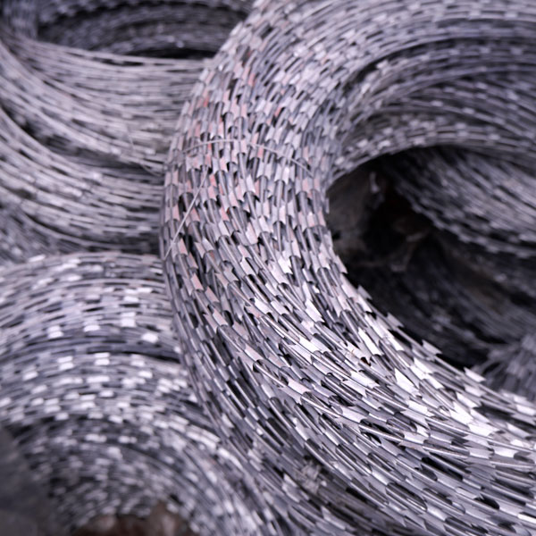 Проволока колючая оцинкованная